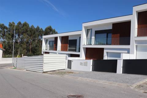 Moradia Geminada T3 Venda em Lustosa e Barrosas (Santo Estêvão),Lousada