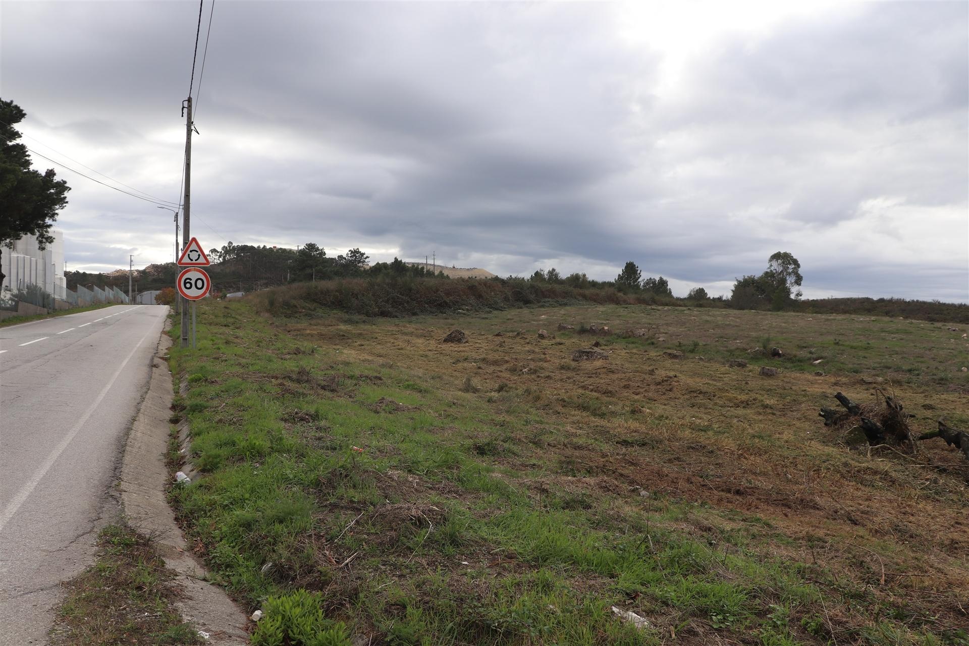 Lote de Terreno  Venda em Lustosa e Barrosas (Santo Estêvão),Lousada