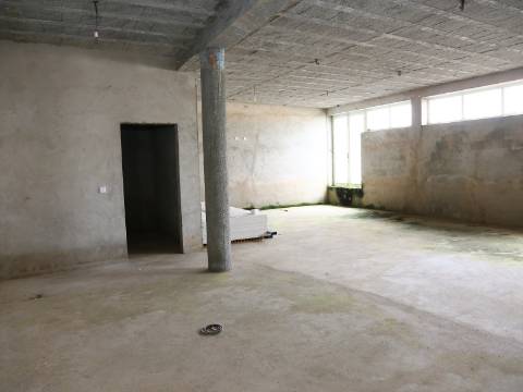 Loja  Venda em Lustosa e Barrosas (Santo Estêvão),Lousada