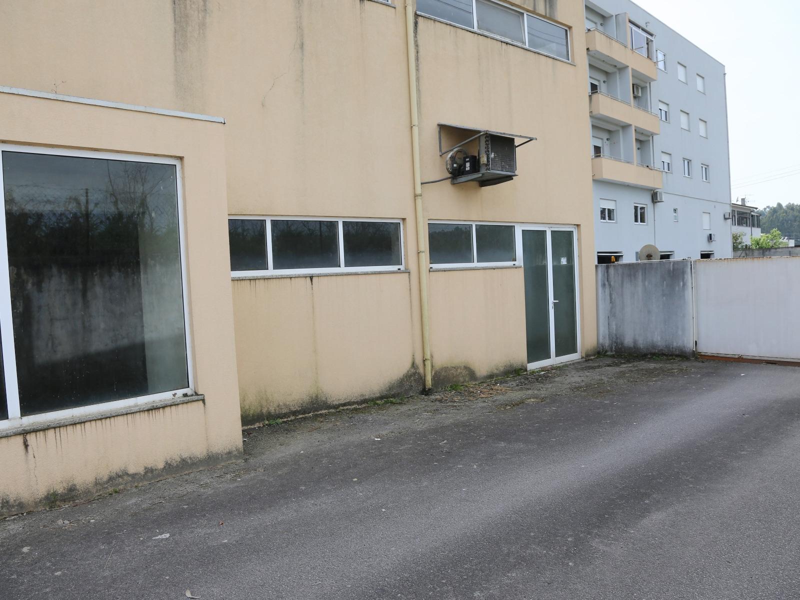 Loja  Venda em Lustosa e Barrosas (Santo Estêvão),Lousada