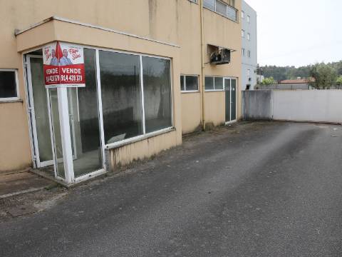 Loja  Venda em Lustosa e Barrosas (Santo Estêvão),Lousada