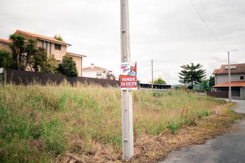 Lote de Terreno  Venda em Lustosa e Barrosas (Santo Estêvão),Lousada