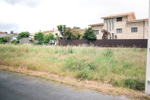 Lote de Terreno  Venda em Lustosa e Barrosas (Santo Estêvão),Lousada