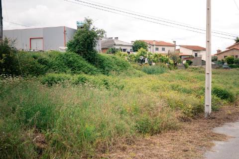 Lote de Terreno  Venda em Lustosa e Barrosas (Santo Estêvão),Lousada