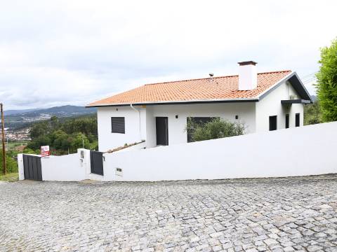 Moradia T3+2 Venda em Vilarinho,Santo Tirso