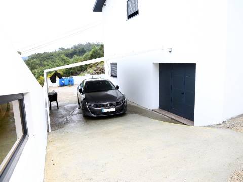Moradia T3+2 Venda em Vilarinho,Santo Tirso