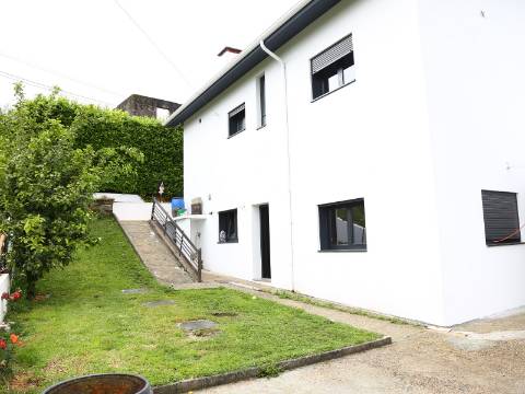 Moradia T3+2 Venda em Vilarinho,Santo Tirso