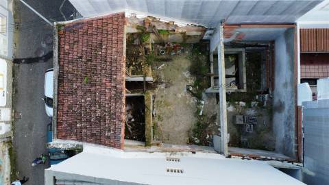 Moradia Devoluta T0 Venda em Caldas da Rainha - Nossa Senhora do Pópulo, Coto e São Gregório,Caldas da Rainha