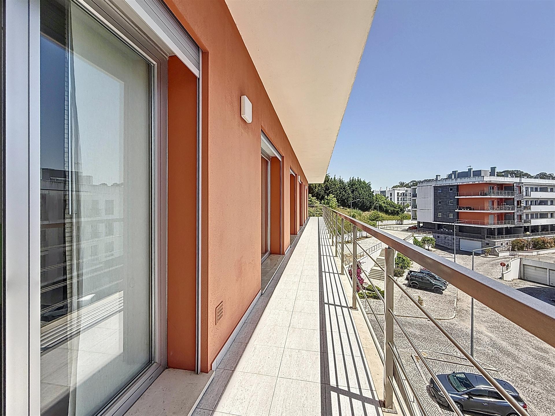Apartamento T4 com 2 lugares de estacionamento