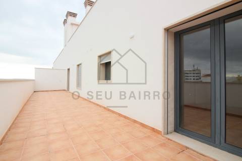 Apartamento T3 com sótão