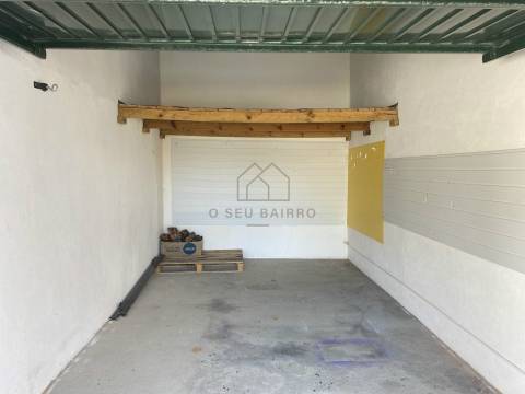 Apartamento T1 com garagem