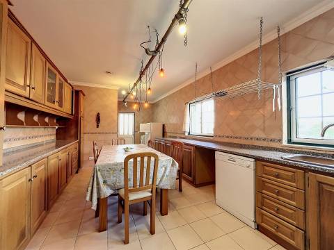 Moradia T4 Arrendamento em Nadadouro,Caldas da Rainha