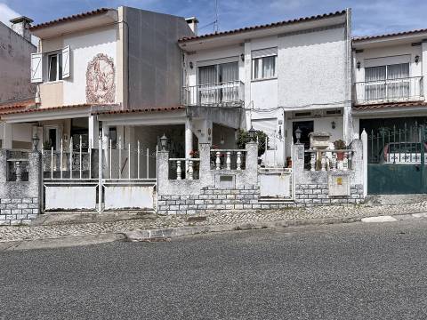 Moradia T4 Venda em Tornada e Salir do Porto,Caldas da Rainha