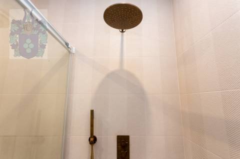 Apartamento T3 - Espaçoso e Luminoso no Chiado - Praça Luís de Camões  Chave na mão