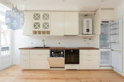 Apartamento T3 - Espaçoso e Luminoso no Chiado - Praça Luís de Camões  Chave na mão