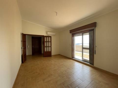 Apartamento T2 Venda em Oliveira de Azeméis, Santiago de Riba-Ul, Ul, Macinhata da Seixa e Madail,Oliveira de Azeméis