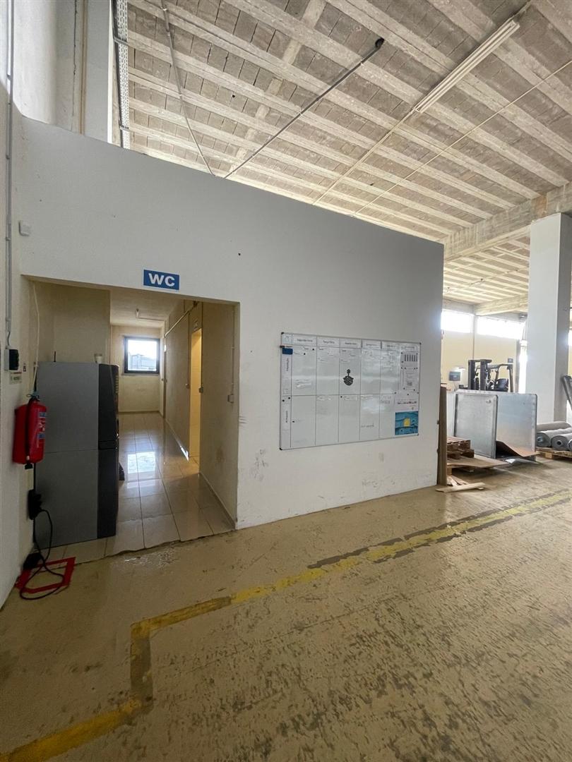 ARRENDAMENTO DE PAVILHÃO INDUSTRIAL – 2000 m² | ESCAPÃES SMF