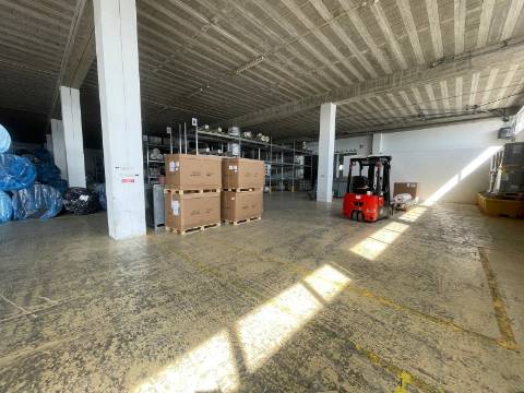 ARRENDAMENTO DE PAVILHÃO INDUSTRIAL – 2000 m² | ESCAPÃES SMF