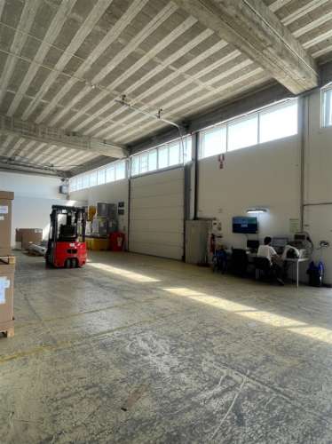 ARRENDAMENTO DE PAVILHÃO INDUSTRIAL – 2000 m² | ESCAPÃES SMF