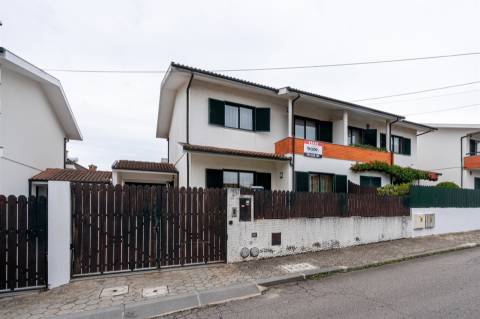 Moradia Geminada T3 Venda em Santa Maria da Feira, Travanca, Sanfins e Espargo,Santa Maria da Feira