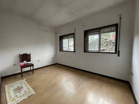 Moradia T4 Venda em Junqueira,Vale de Cambra
