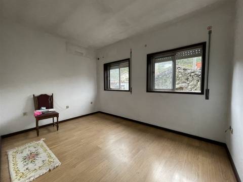 Moradia T4 Venda em Junqueira,Vale de Cambra