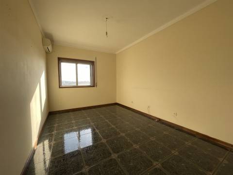 Apartamento T2 Venda em Oliveira de Azeméis, Santiago de Riba-Ul, Ul, Macinhata da Seixa e Madail,Oliveira de Azeméis