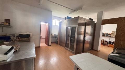 Supermercado T0 Trespasse em Paços de Brandão,Santa Maria da Feira