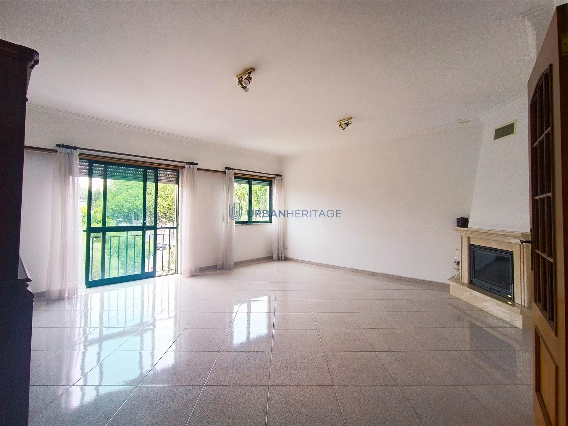 Apartamento T2 Venda em Carnaxide e Queijas,Oeiras