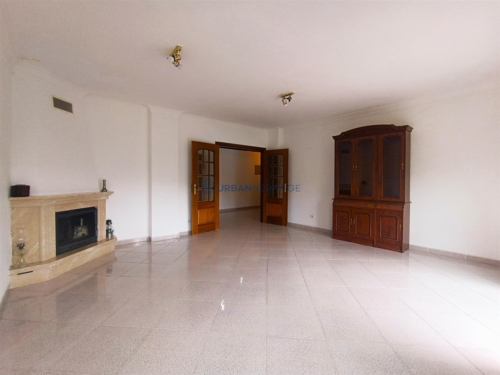 Apartamento T2 Venda em Carnaxide e Queijas,Oeiras