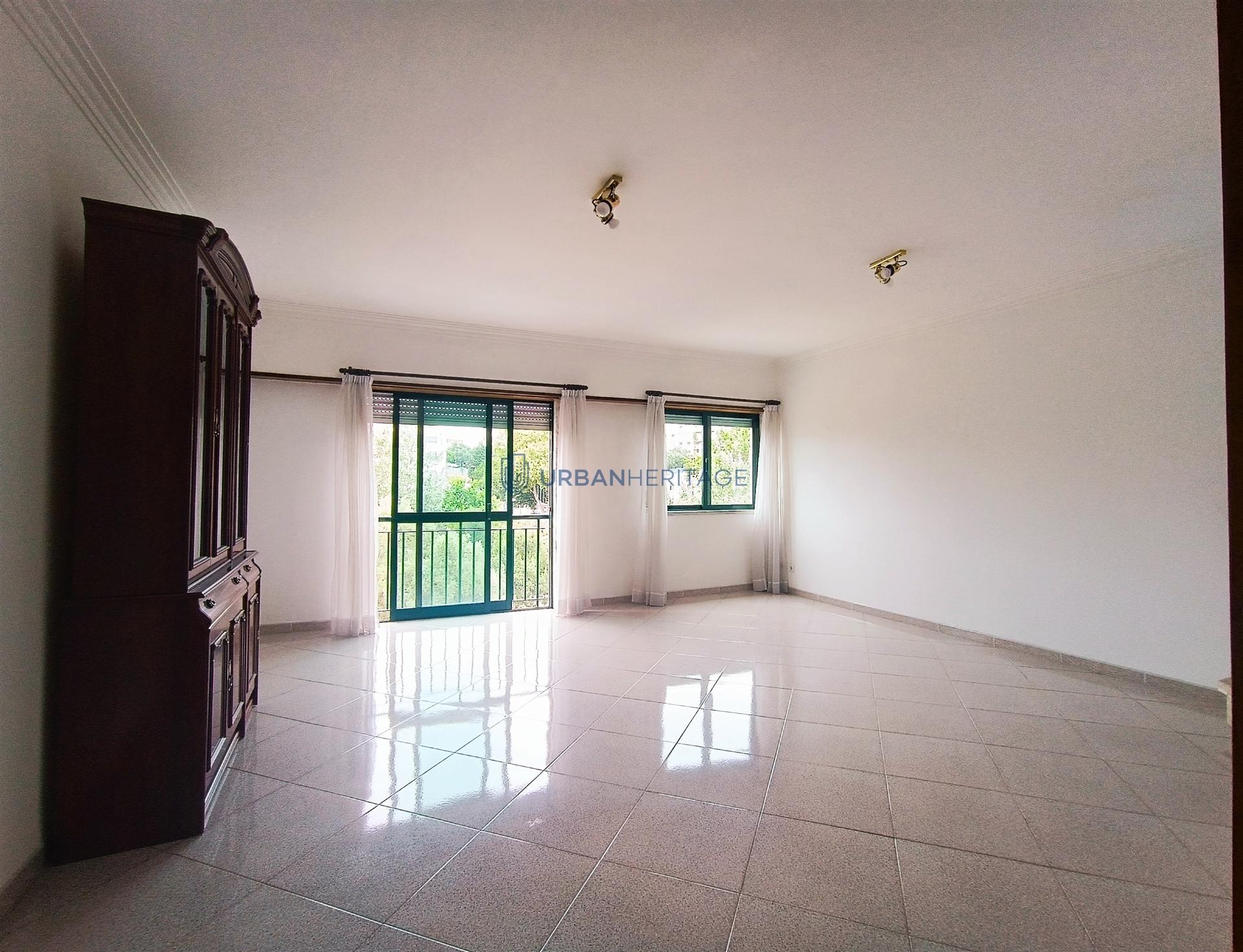 Apartamento T2 Venda em Carnaxide e Queijas,Oeiras