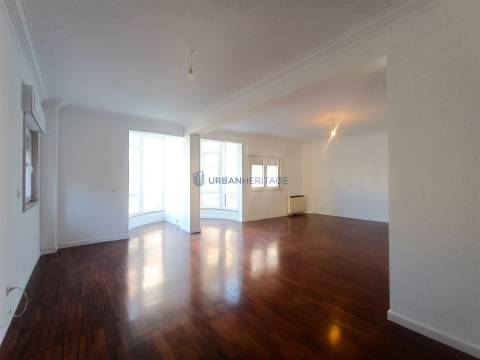 Apartamento T3 Venda em Mina de Água,Amadora