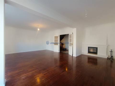 Apartamento T3 Venda em Mina de Água,Amadora