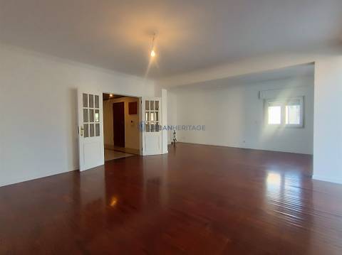 Apartamento T3 Venda em Mina de Água,Amadora