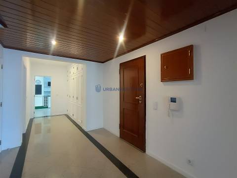 Apartamento T3 Venda em Mina de Água,Amadora