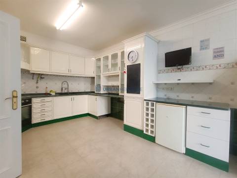 Apartamento T3 Venda em Mina de Água,Amadora