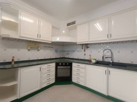 Apartamento T3 Venda em Mina de Água,Amadora