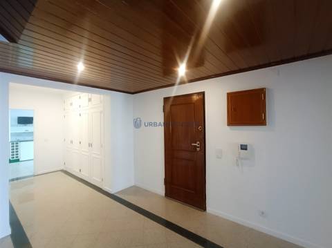 Apartamento T3 Venda em Mina de Água,Amadora