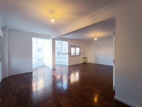 Apartamento T3 Venda em Mina de Água,Amadora