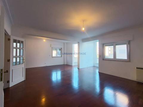 Apartamento T3 Venda em Mina de Água,Amadora