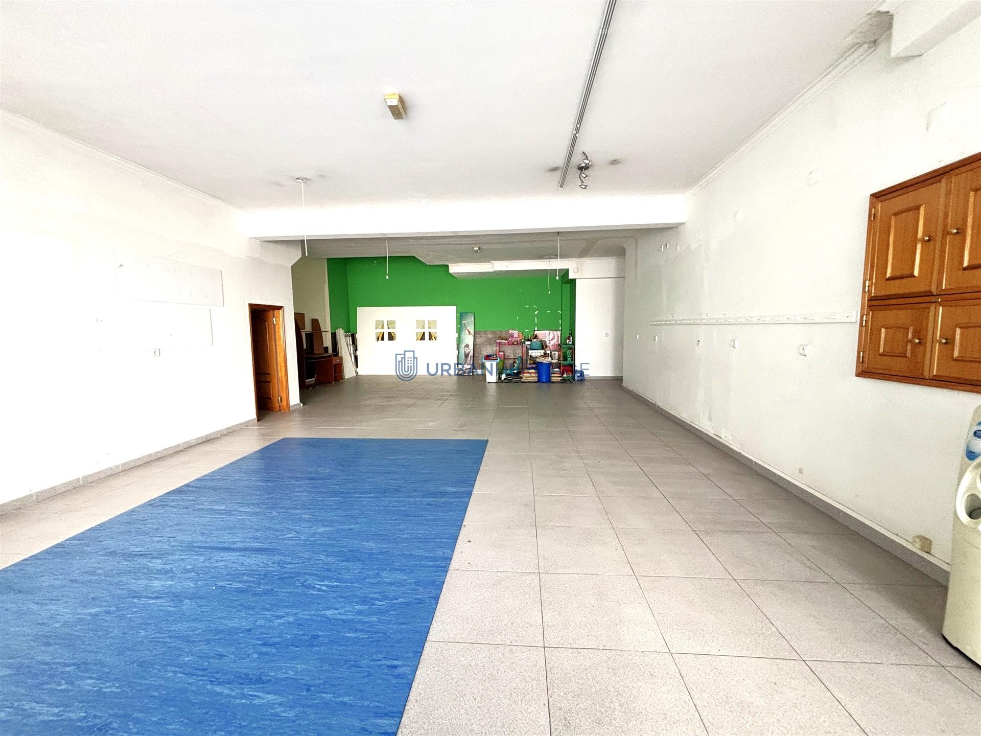 Loja  Venda em Mina de Água,Amadora