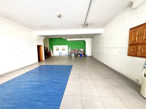 Loja  Venda em Mina de Água,Amadora