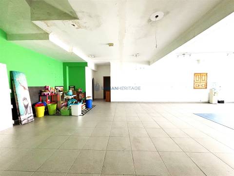 Loja  Venda em Mina de Água,Amadora