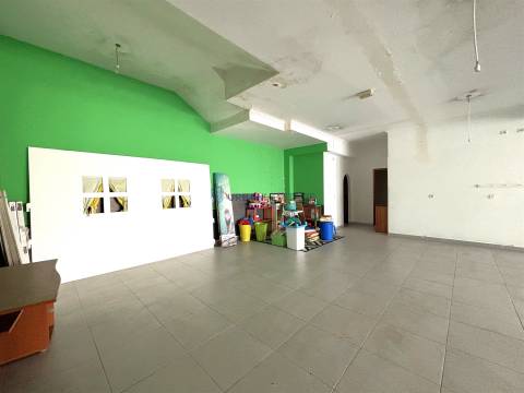 Loja  Venda em Mina de Água,Amadora