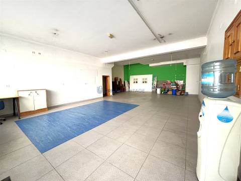 Loja  Arrendamento em Mina de Água,Amadora