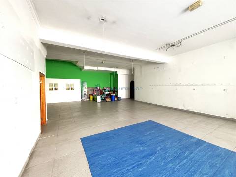 Loja  Arrendamento em Mina de Água,Amadora