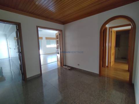 Apartamento T2 Arrendamento em Carnaxide e Queijas,Oeiras