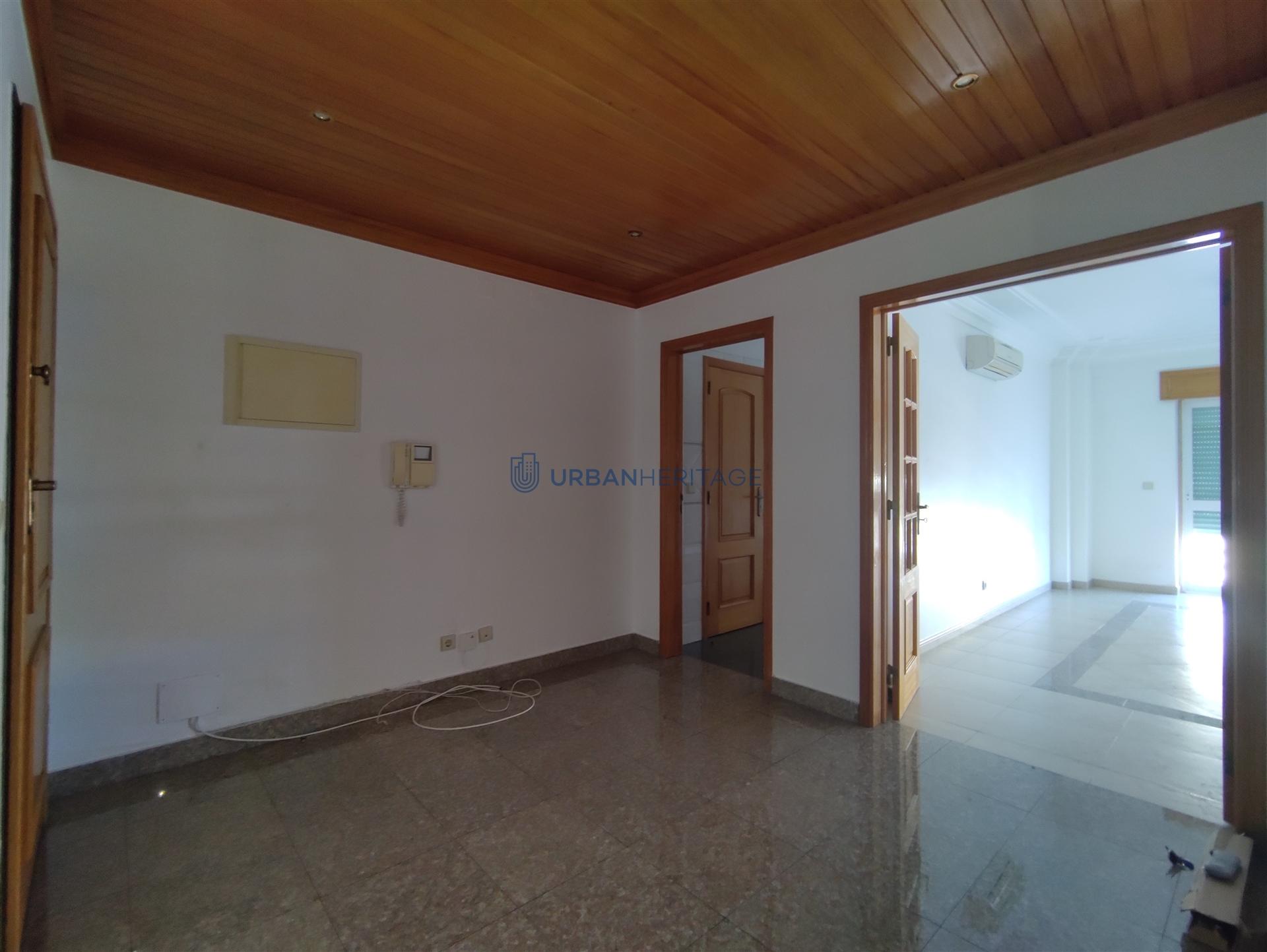 Apartamento T2 Arrendamento em Carnaxide e Queijas,Oeiras