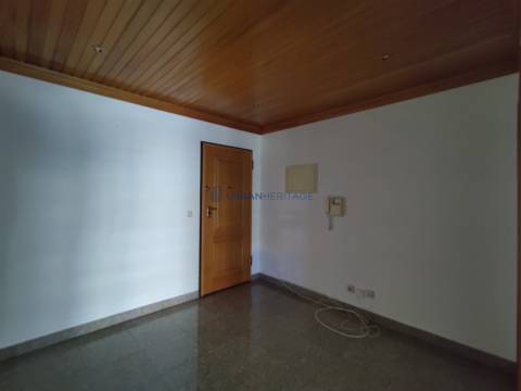 Apartamento T2 Arrendamento em Carnaxide e Queijas,Oeiras