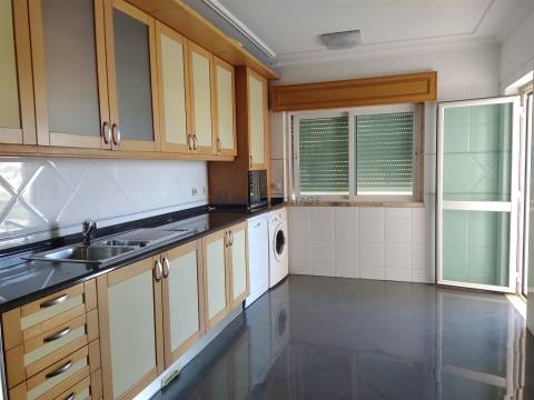 Apartamento T2 Arrendamento em Carnaxide e Queijas,Oeiras